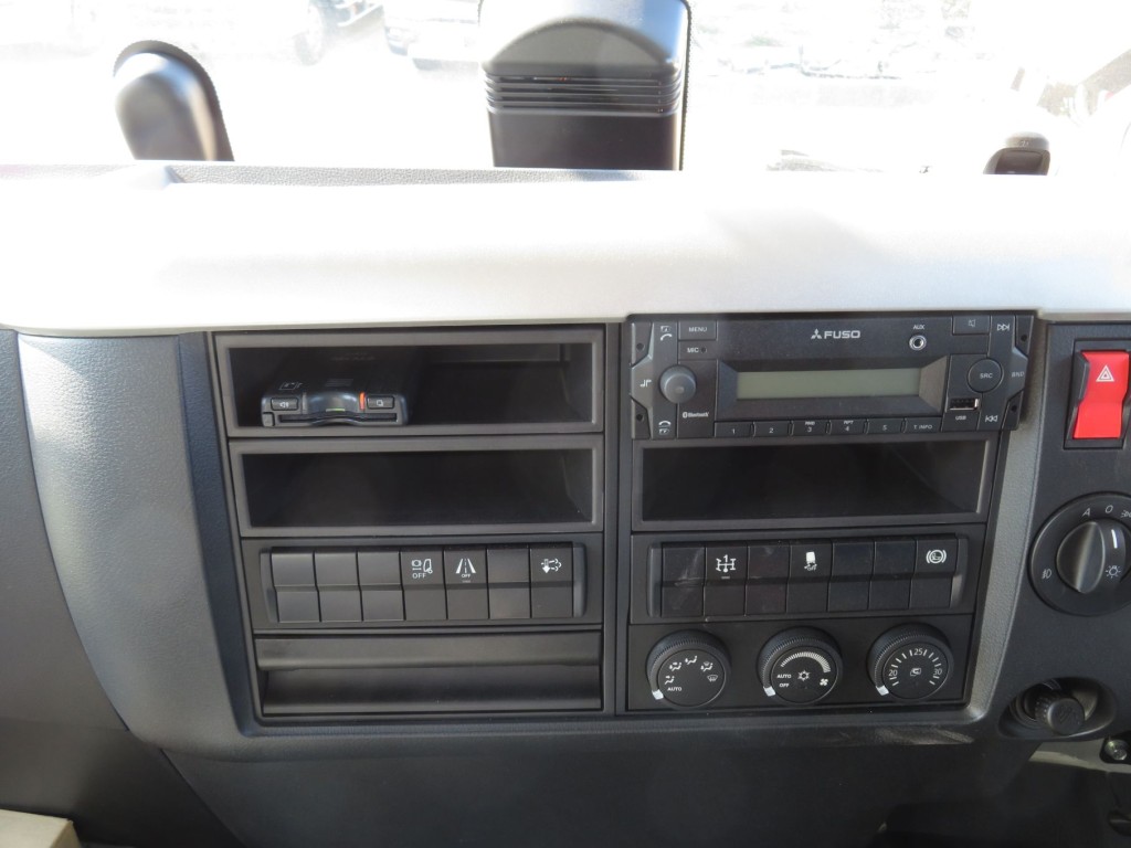 インパネ周りの状態です。|三菱 ファイター 2KG-FK62F(2WD)の写真15