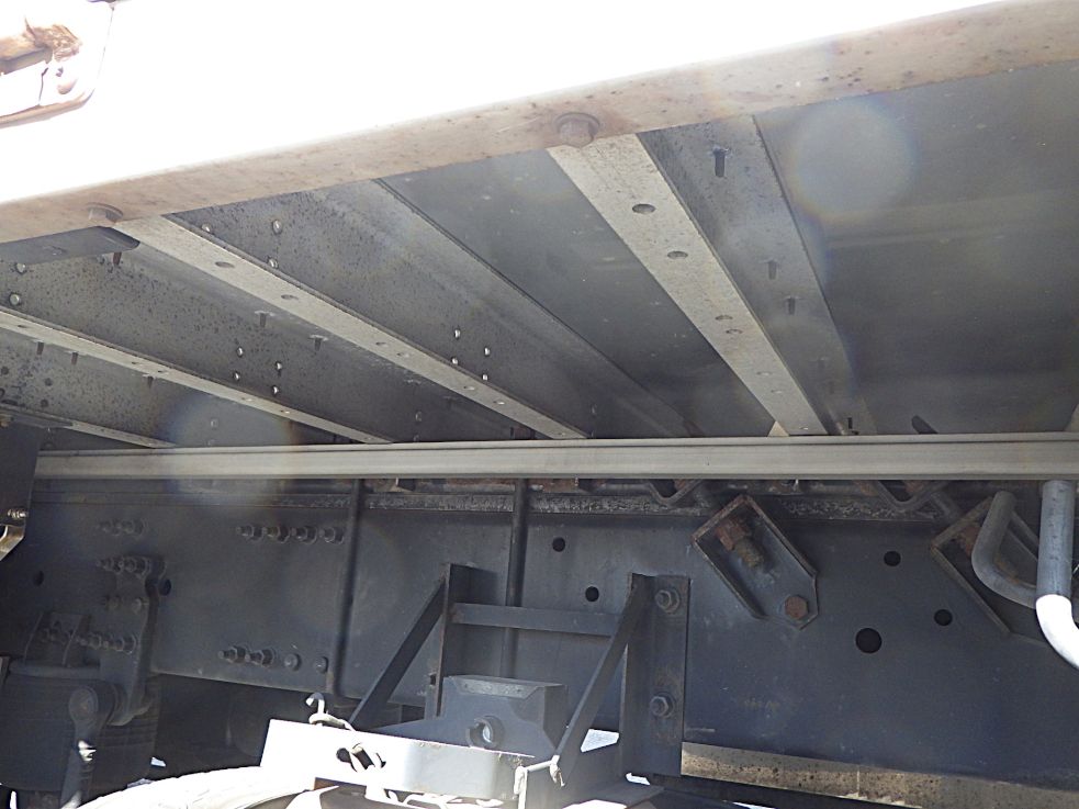 シャーシとネタの状態です。(縦は鉄・横ネタはアルミ製です)|UDトラックス クオン 2PG-CG5CAの写真7