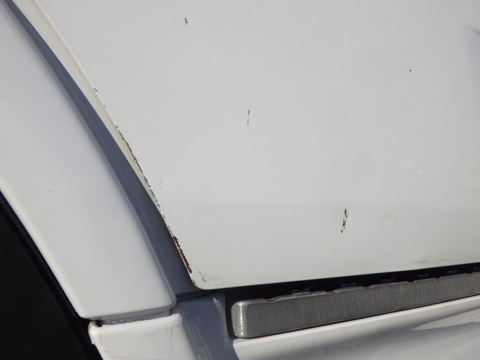 運転席側ドアにキズ・軽いヘコミがあります。|UDトラックス クオン 2PG-CG5CAの写真22