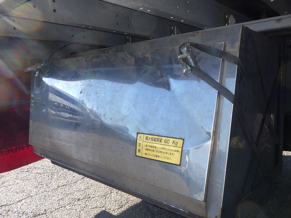 工具箱にキズ・ヘコミ・破損があります。|UDトラックス クオン 2PG-CG5CAの写真36