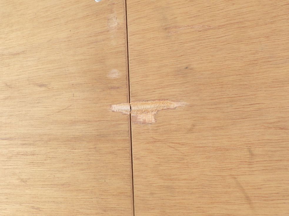 荷台ベニヤ板に削れがあります。|UDトラックス クオン 2PG-CG5CAの写真38