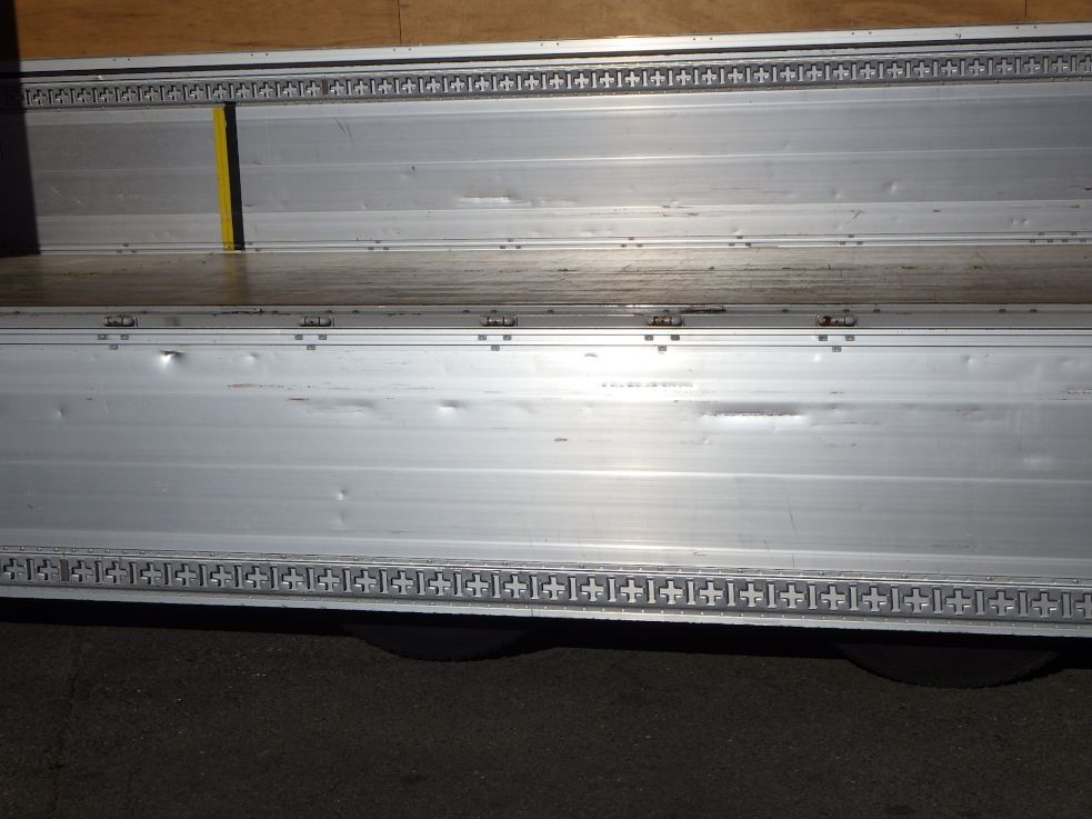 アオリ内側にキズ・ヘコミがあります。|UDトラックス クオン 2PG-CG5CAの写真39