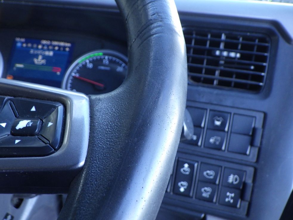 ハンドルにスレがあります。|UDトラックス クオン 2PG-CG5CAの写真47