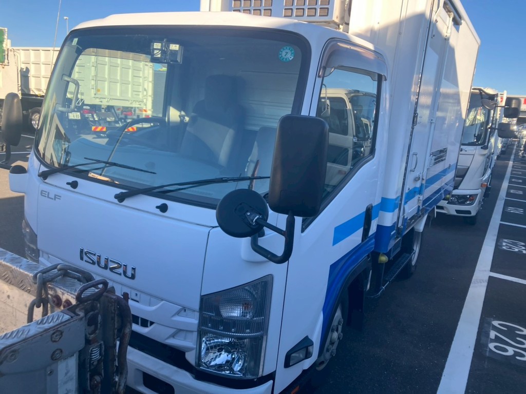 いすゞ エルフ TPG-NMR85AN(2WD)の写真1