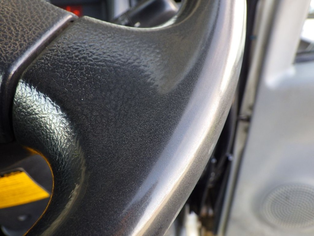 ハンドルにスレがあります。|日野 デュトロ TKG-XZC610T(2WD)の写真46