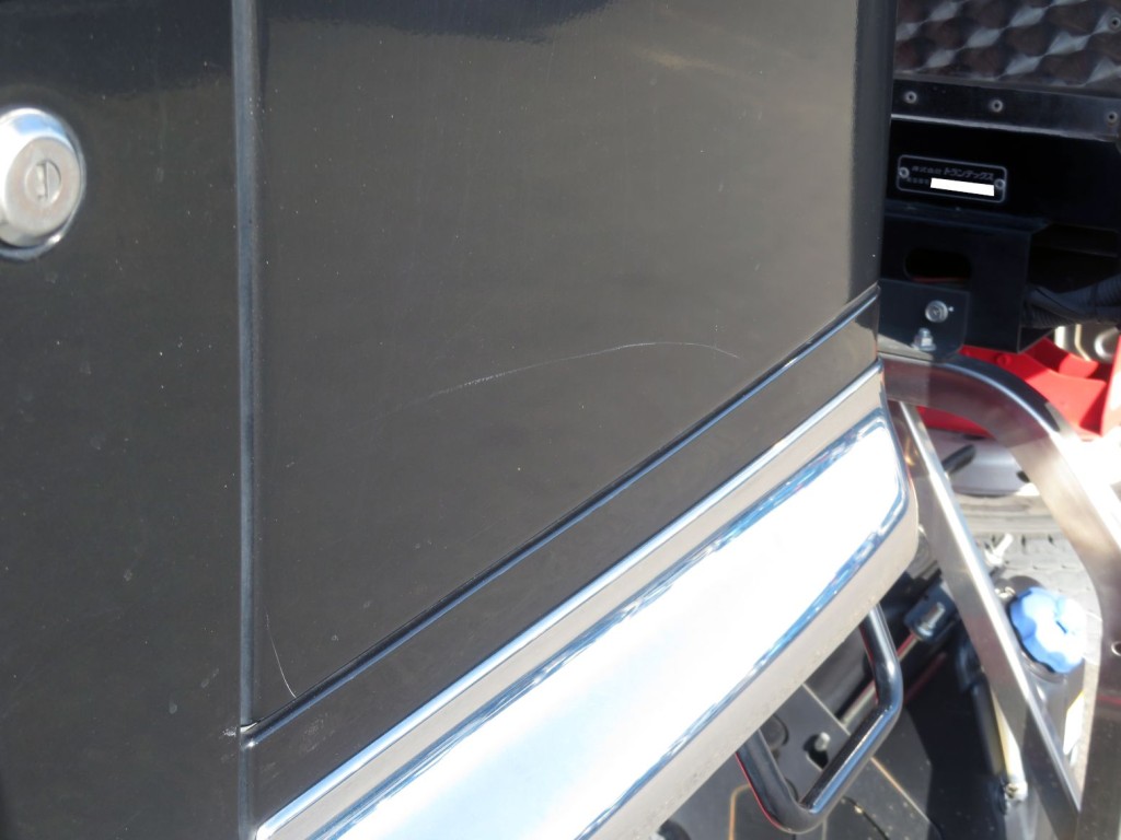 助手席側クォーターパネルに線キズがあります。|日野 レンジャー 2PG-FD2ABG(2WD)の写真38
