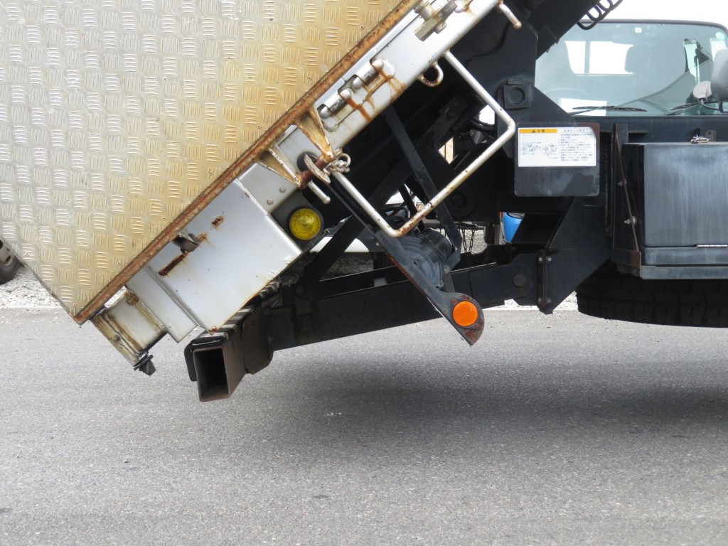 リアバンパーは可倒式です。|三菱 スーパーグレート QKG-FU54VZ改の写真13