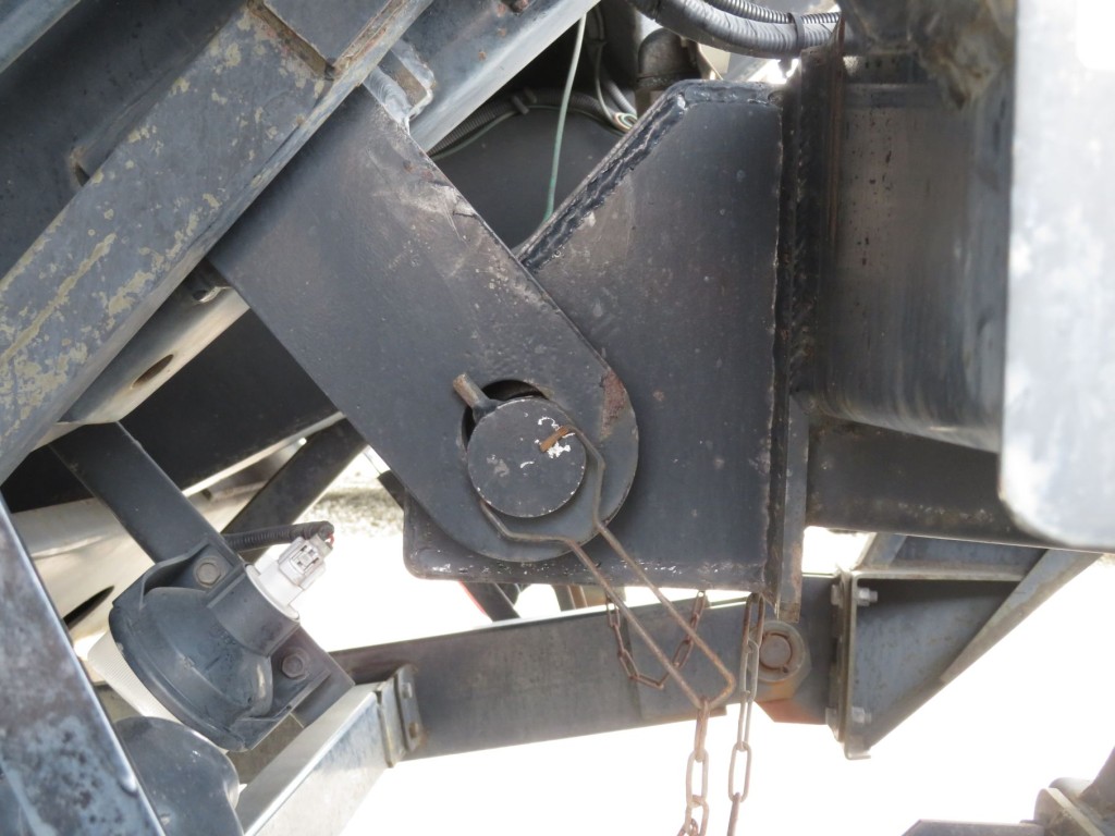 ダンプアップ時の固定ピンが付いています。|三菱 スーパーグレート QKG-FU54VZ改の写真14