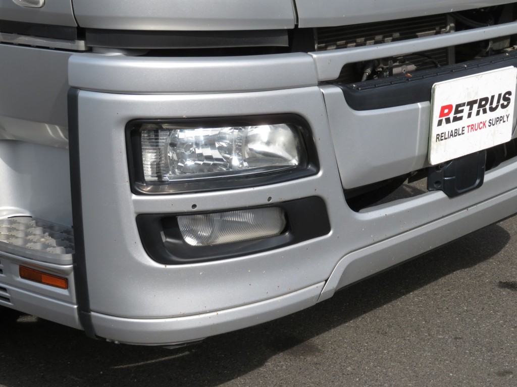 フロントバンパー運転席側各所に小キズ・小サビがあります。|三菱 スーパーグレート QKG-FU54VZ改の写真37