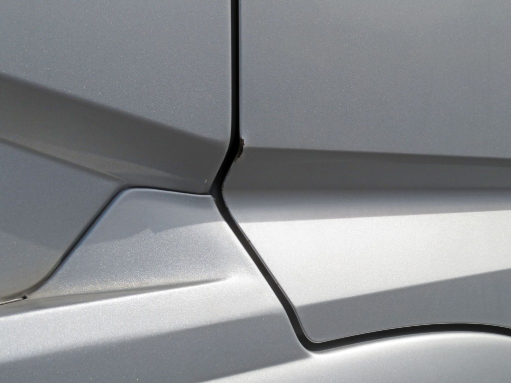 運転席ドアの端にサビがあります。|三菱 スーパーグレート QKG-FU54VZ改の写真38