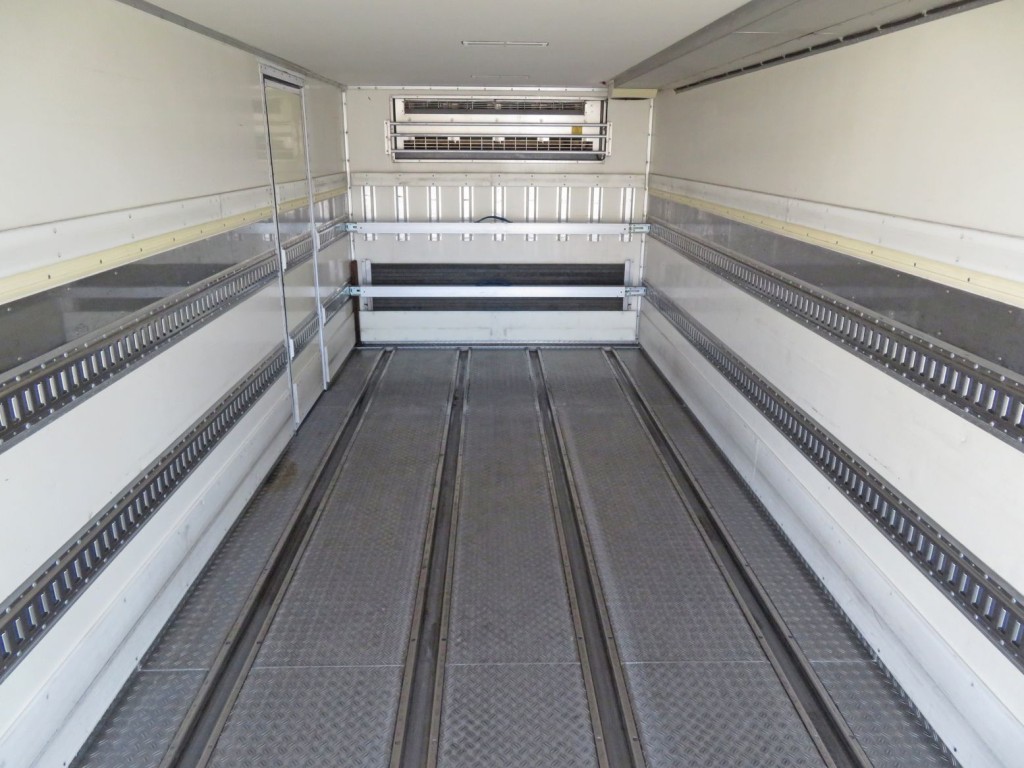 いすゞ フォワード 2PG-FRR90T2(2WD)の写真10