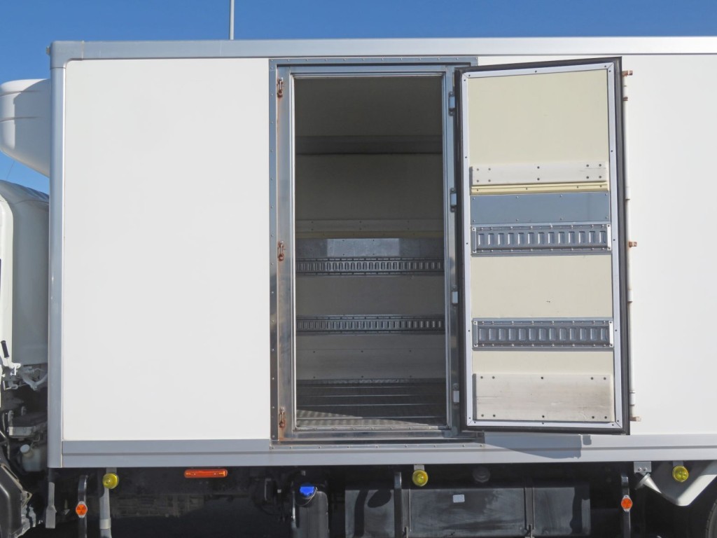 いすゞ フォワード 2PG-FRR90T2(2WD)の写真17