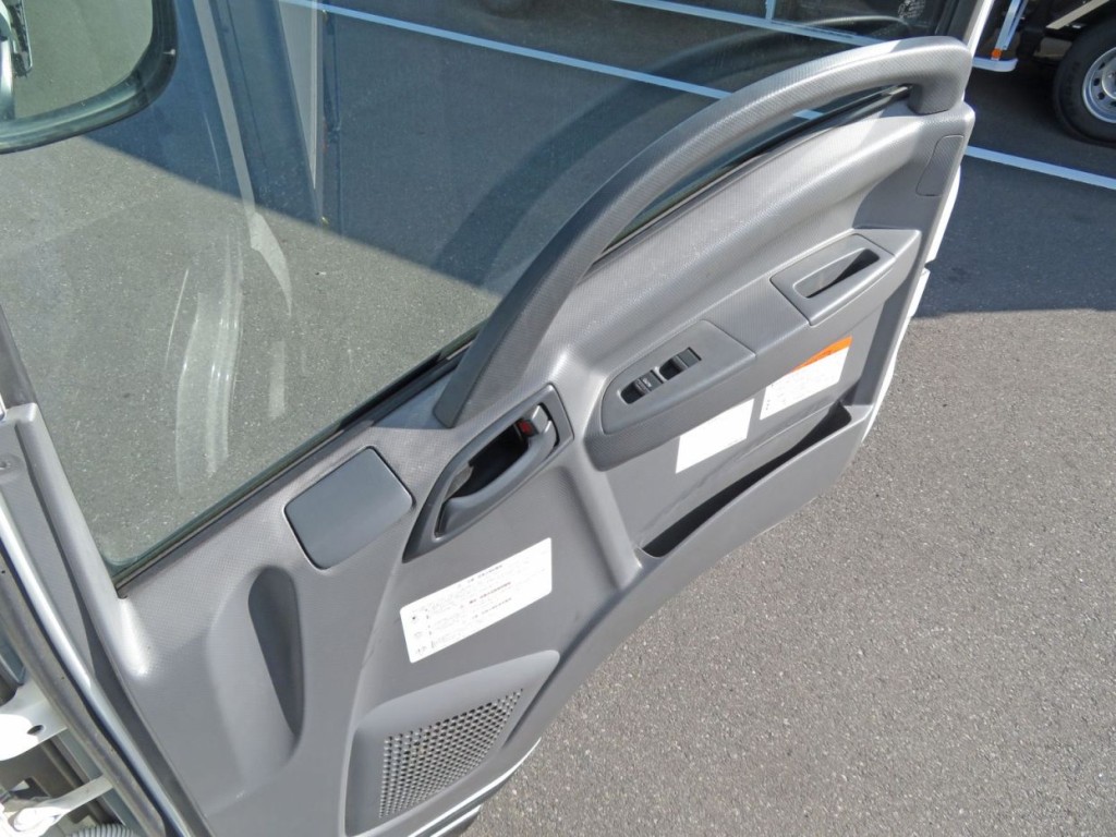 いすゞ フォワード 2PG-FRR90T2(2WD)の写真30