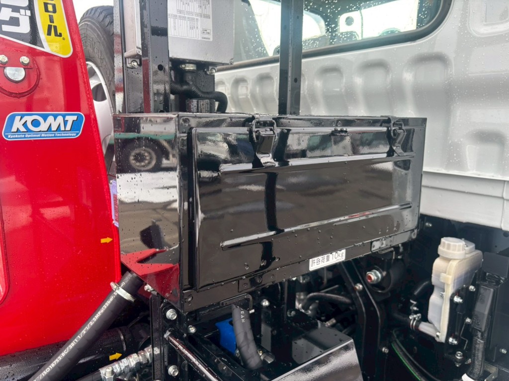 運転席側に工具箱が付いています。|三菱 ファイター 2KG-FK72F(2WD)の写真11