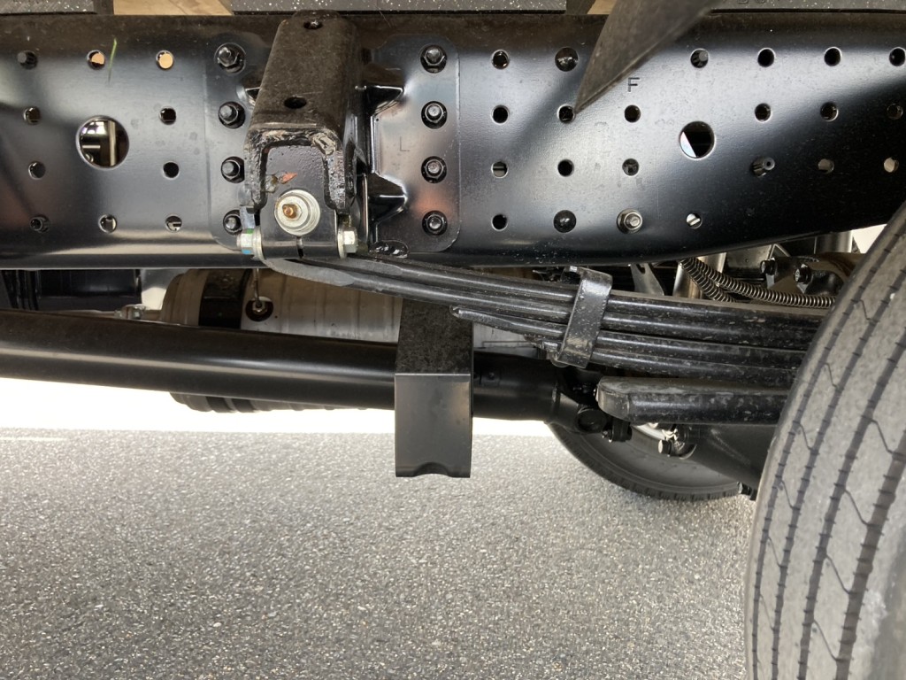 シャーシとスプリングの状態です。|三菱 キャンター 2RG-FEB50(2WD)の写真5