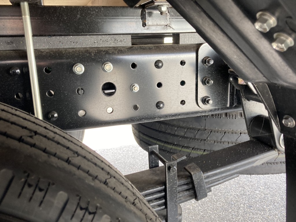 シャーシとスプリングの状態です。|三菱 キャンター 2RG-FEB50(2WD)の写真6