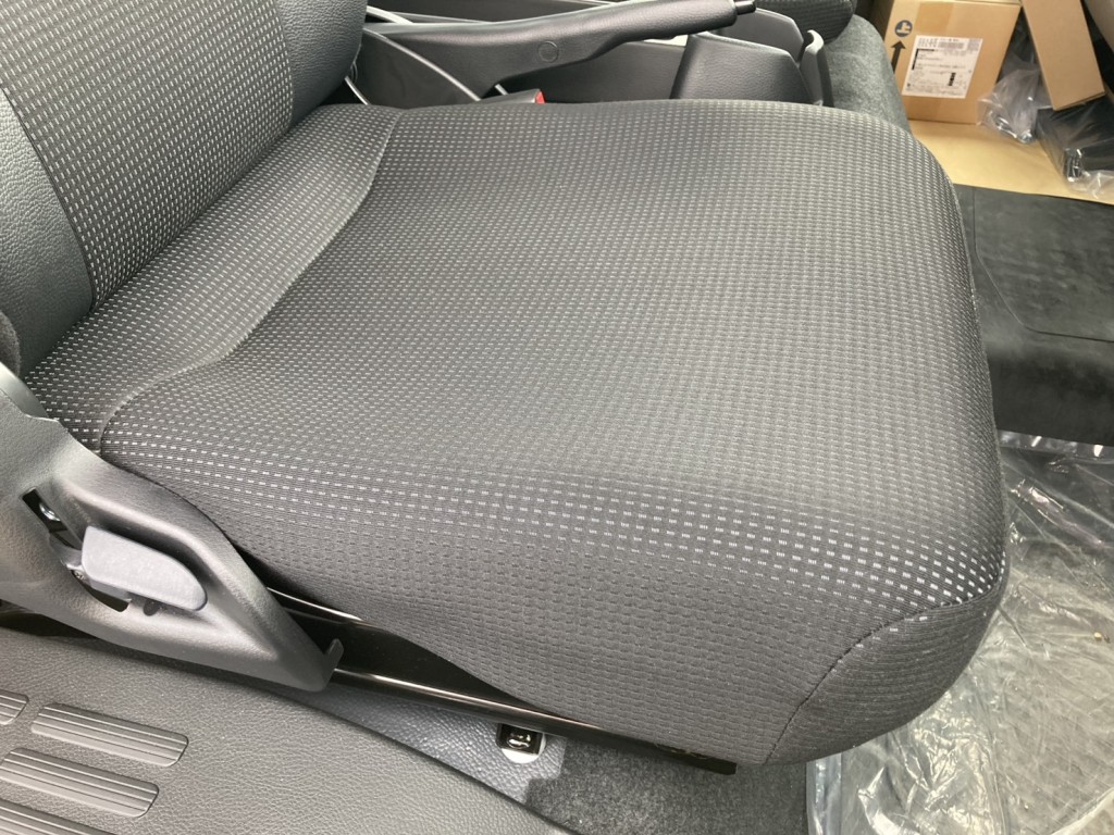 シート座面の状態です。|三菱 キャンター 2RG-FEB50(2WD)の写真12