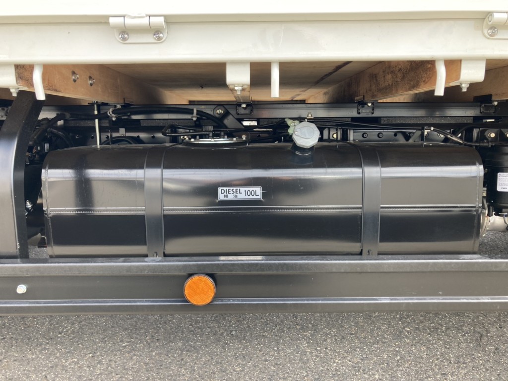 燃料タンクです。|三菱 キャンター 2RG-FEB50(2WD)の写真21