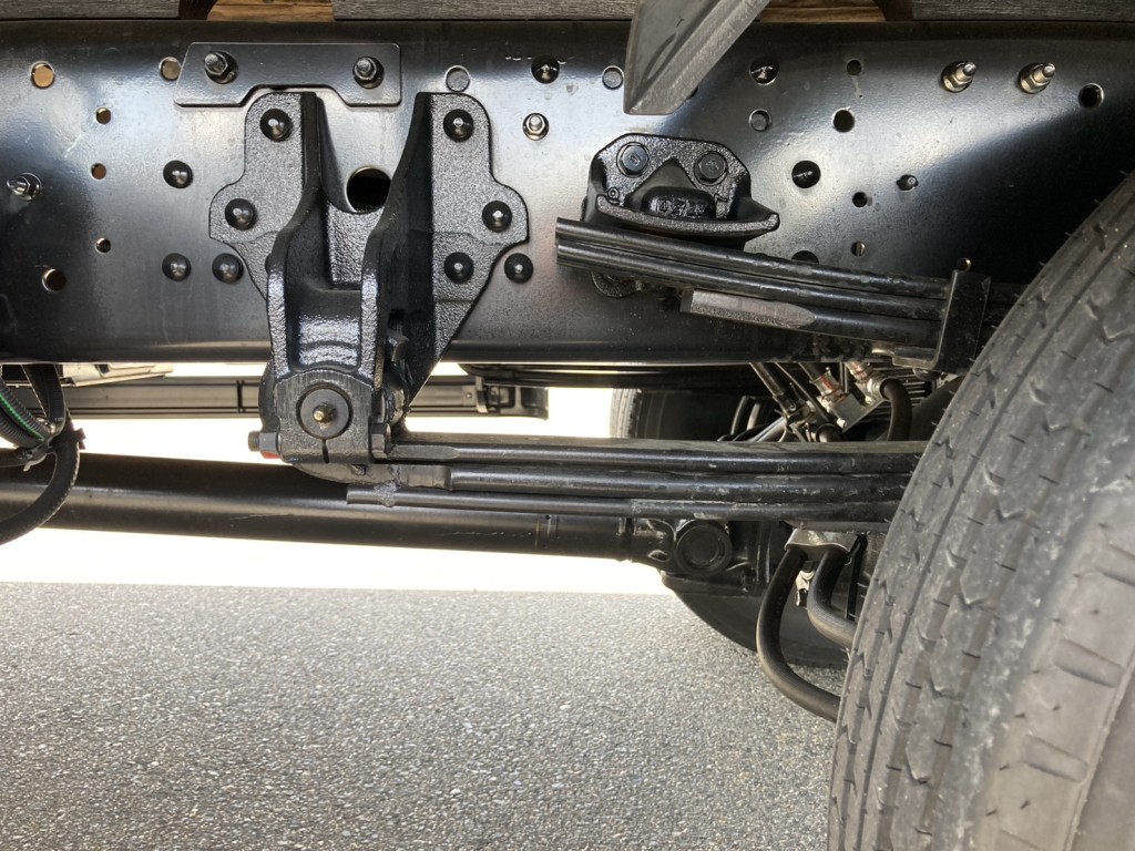 シャーシとスプリングの状態です。|三菱 ファイター 2KG-FK62F(2WD)の写真5