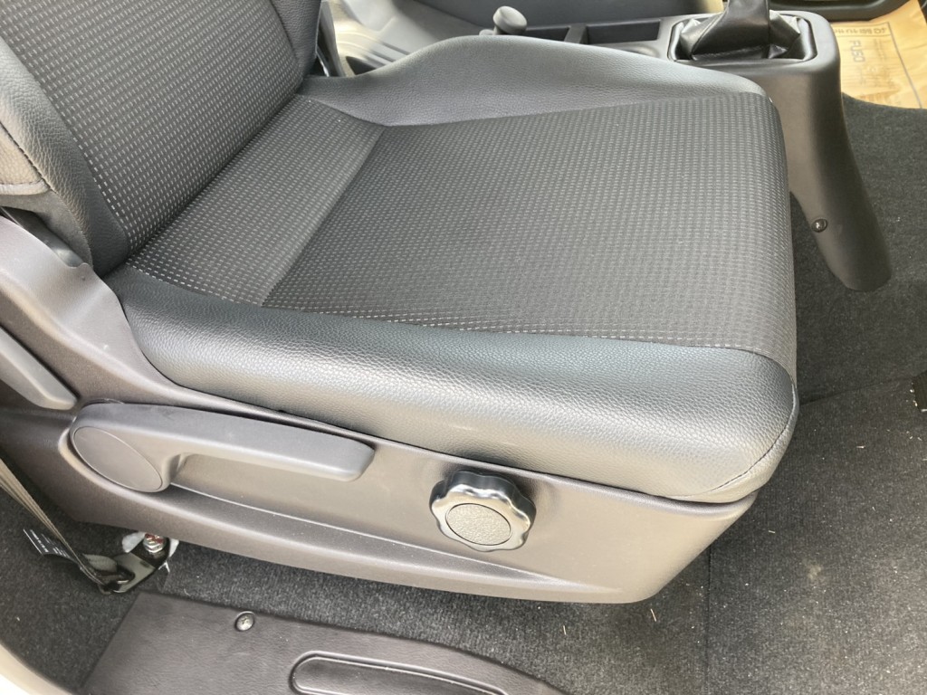 シート座面の状態です。|三菱 ファイター 2KG-FK62F(2WD)の写真13