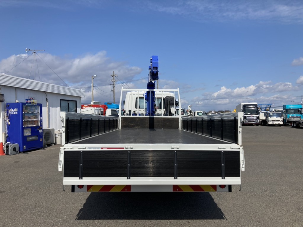 リアアオリを下ろした状態です。|三菱 ファイター 2KG-FK62F(2WD)の写真16