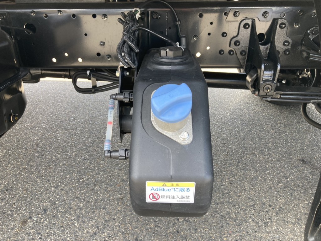 アドブルータンクです。|三菱 ファイター 2KG-FK62F(2WD)の写真32