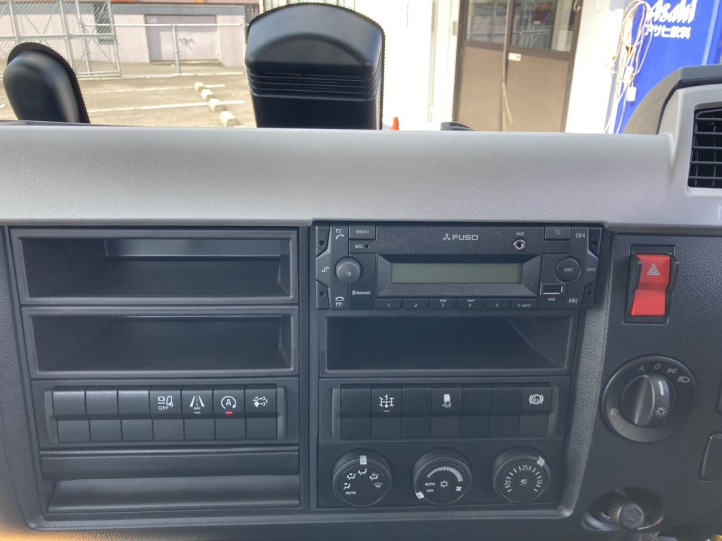 インパネ周りです。|三菱 ファイター 2KG-FK62F(2WD)の写真34