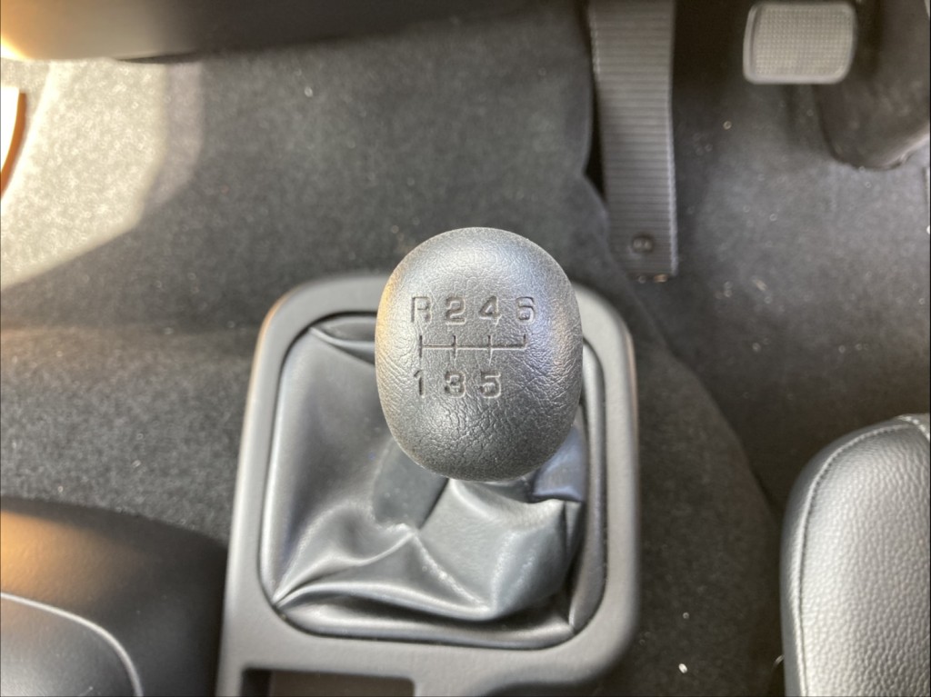 6速です。|三菱 ファイター 2KG-FK62F(2WD)の写真35