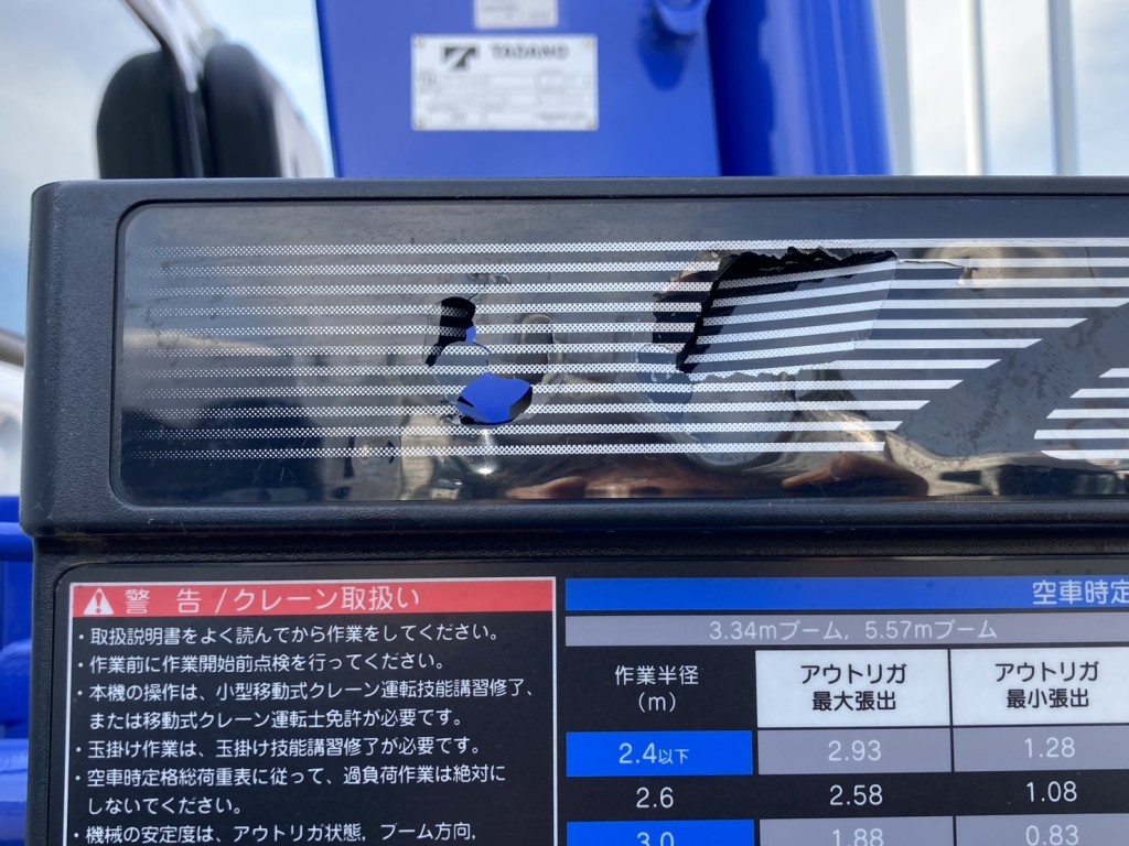 クレーン表示機のシールが破れています。|三菱 ファイター 2KG-FK62F(2WD)の写真41