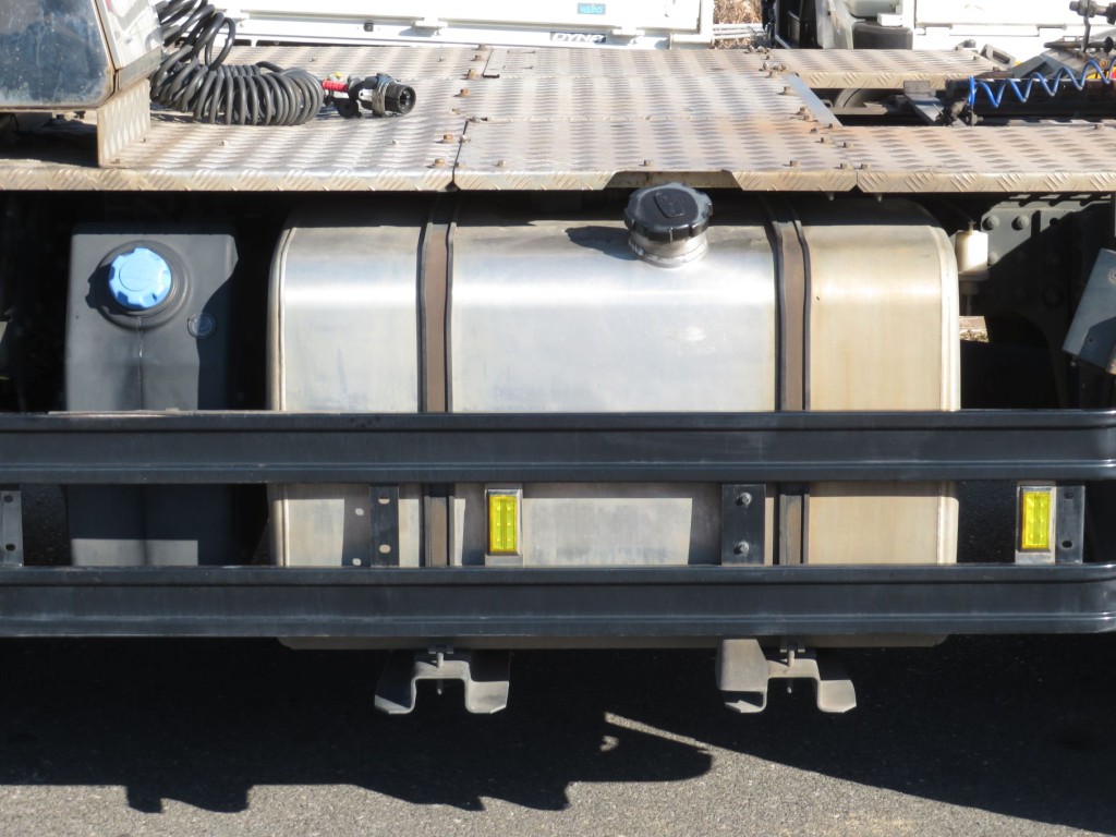 燃料タンクは400Lです。|UDトラックス クオン 2PG-GK5AABの写真16