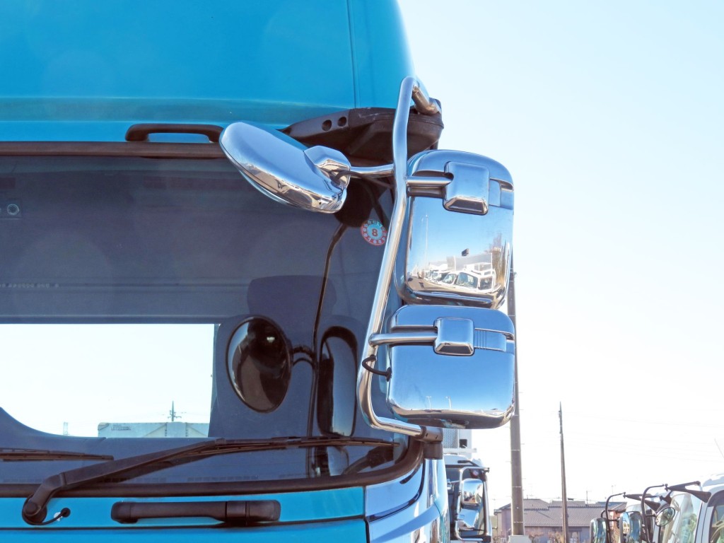 助手席側サイドミラーステーに曲がりがあります。|UDトラックス クオン 2PG-GK5AABの写真29