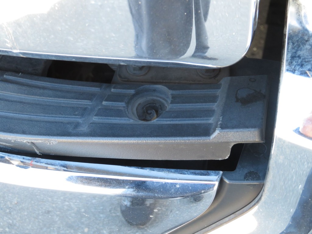 ステップ部の取り付け部に割れがあります。|UDトラックス クオン 2PG-GK5AABの写真35