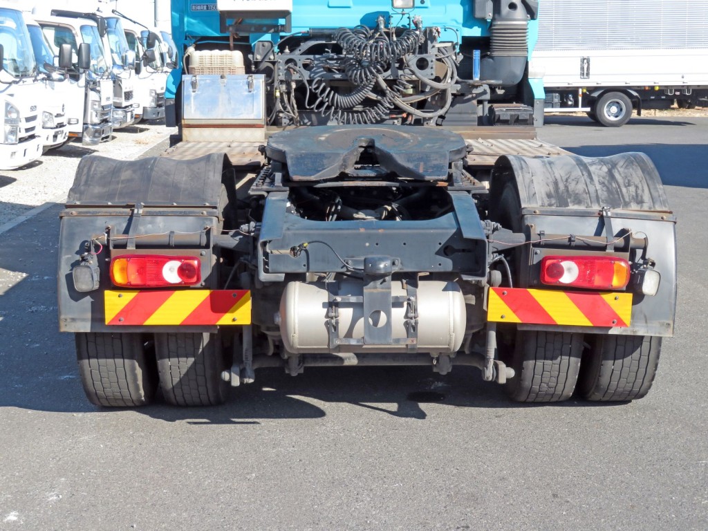 運転席側リアフェンダーステーに曲がりがあります。|UDトラックス クオン 2PG-GK5AABの写真49