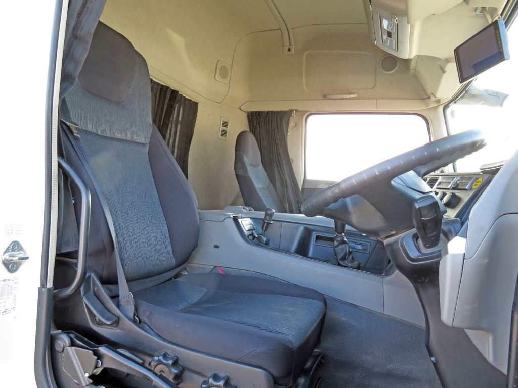 ハイルーフキャビンです。（運転席座面にヘタリがあります）|三菱 スーパーグレート 2KG-FV70HXの写真6