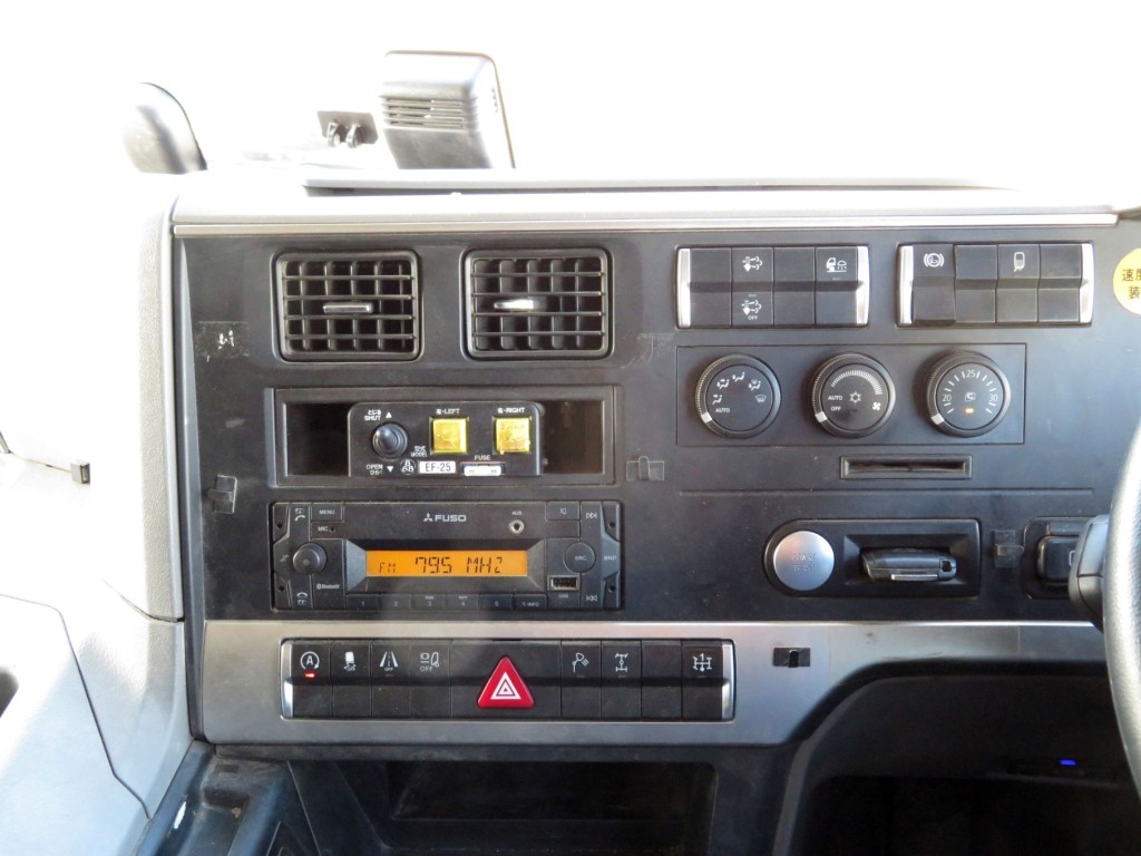 インパネ周りの状態です。|三菱 スーパーグレート 2KG-FV70HXの写真27