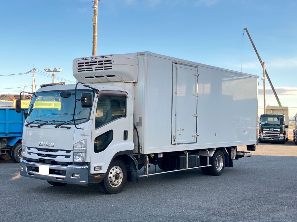 いすゞ フォワード TKG-FRR90S2(2WD)の写真1