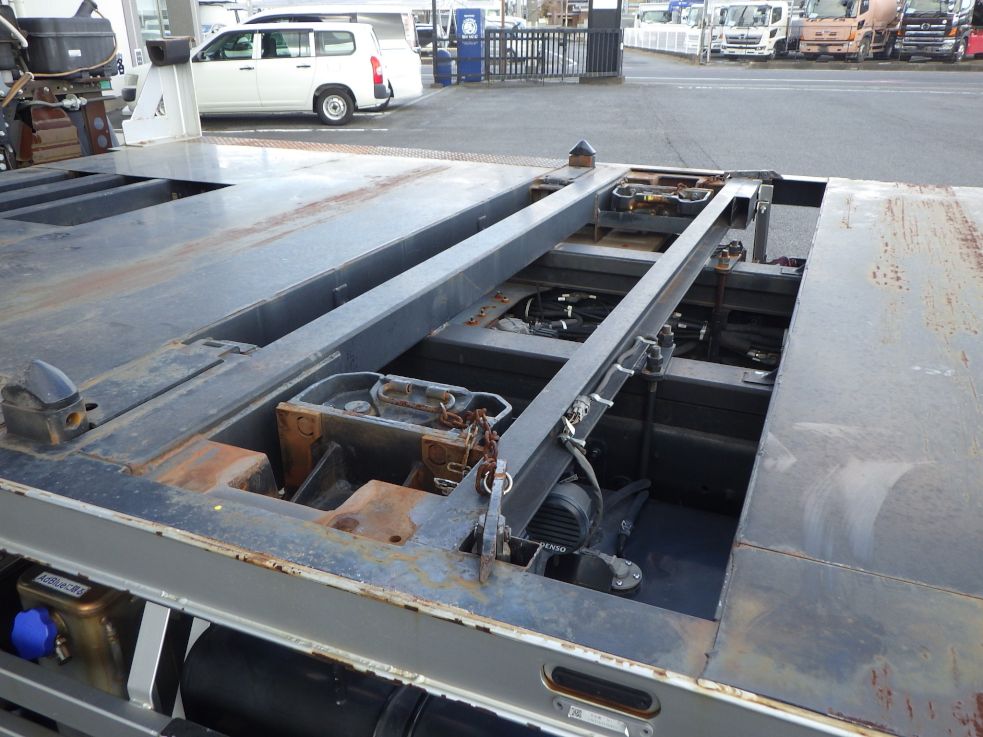 緊締装置の格納状態です。|UDトラックス クオン QPG-CG5ZEの写真11