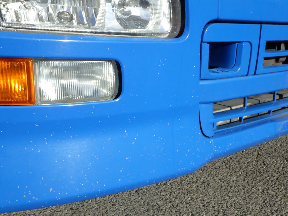 フロントバンパーに飛び石キズがあります。|UDトラックス クオン QPG-CG5ZEの写真29