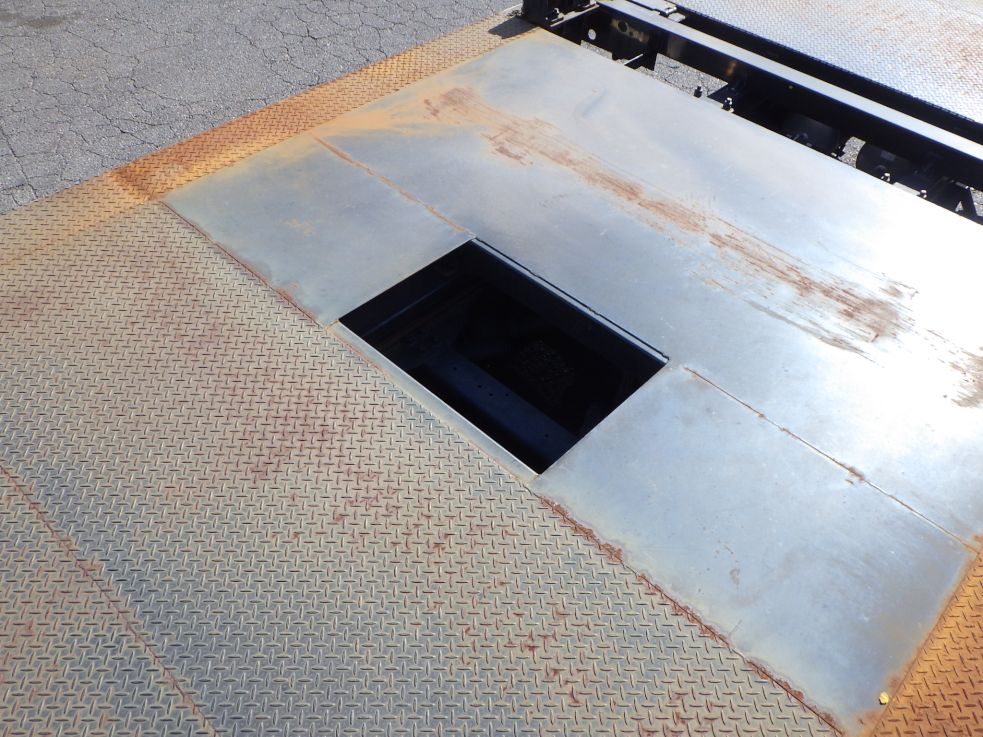 荷台鉄板にサビがあります。|UDトラックス クオン QPG-CG5ZEの写真32