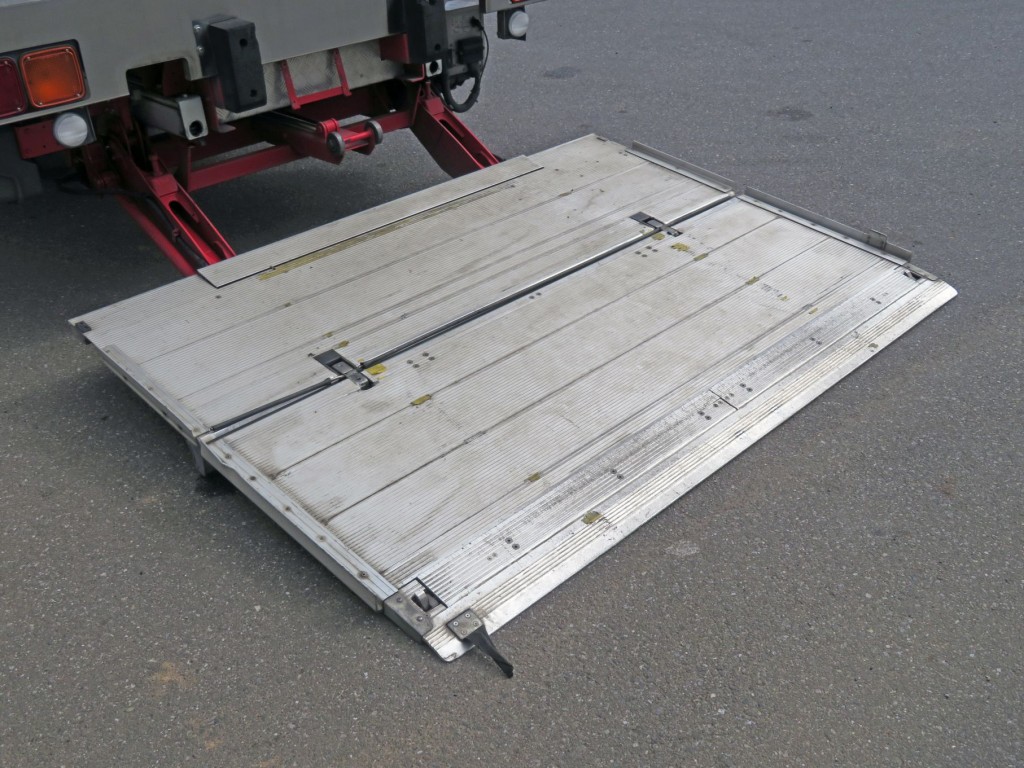 いすゞ フォワード 2PG-FRR90T2(2WD)の写真11