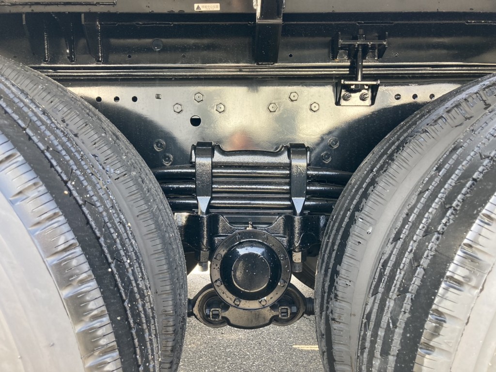 シャーシとリーフサスの状態です。|三菱 スーパーグレート 2PG-FV80VYの写真5