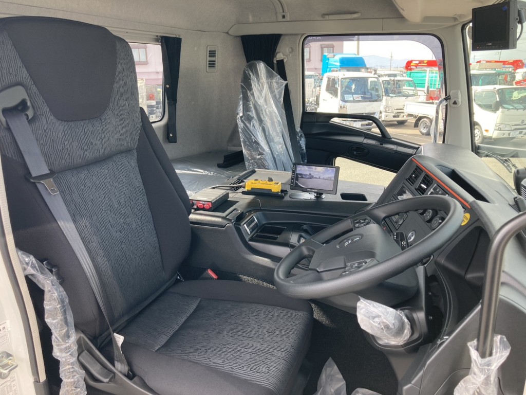 車内です。|三菱 スーパーグレート 2PG-FV80VYの写真9