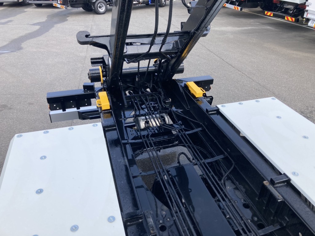 シャーシ周りの状態です。|三菱 スーパーグレート 2PG-FV80VYの写真16