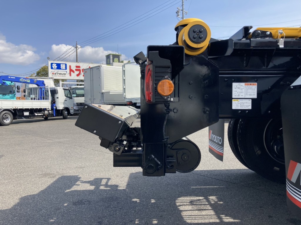 リアバンパーを上げた状態です。|三菱 スーパーグレート 2PG-FV80VYの写真25