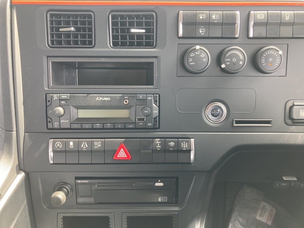 インパネ周りです。|三菱 スーパーグレート 2PG-FV80VYの写真40