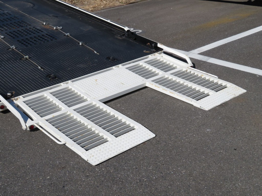 あゆみは手動式です。|日野 デュトロ 2RG-XZU722M(2WD)の写真14