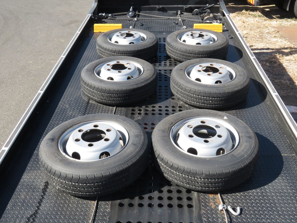 タイヤ付きホイールが6本付属しています。|日野 デュトロ 2RG-XZU722M(2WD)の写真17