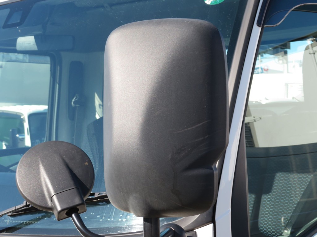 助手席側サイドミラーカバーに細かいキズがあります。|日野 デュトロ 2RG-XZU722M(2WD)の写真18