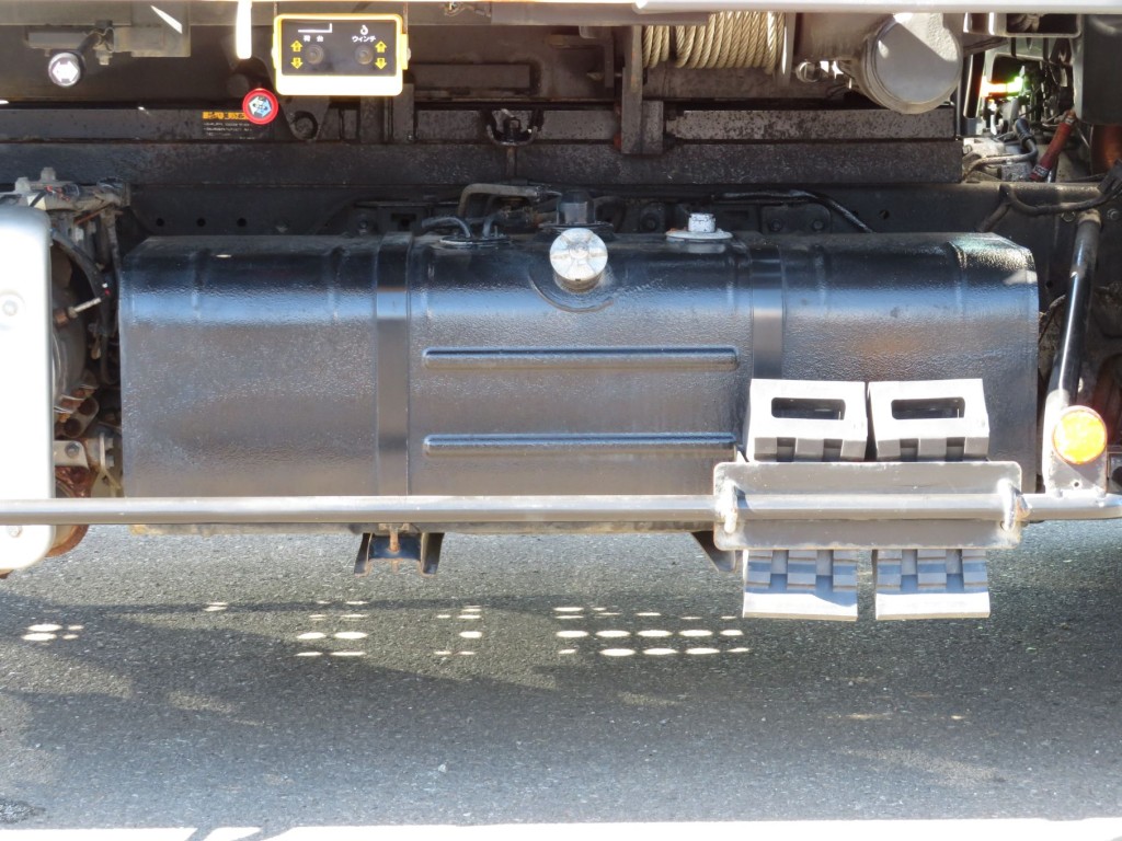 燃料タンクは100Lです。|日野 デュトロ 2RG-XZU722M(2WD)の写真21