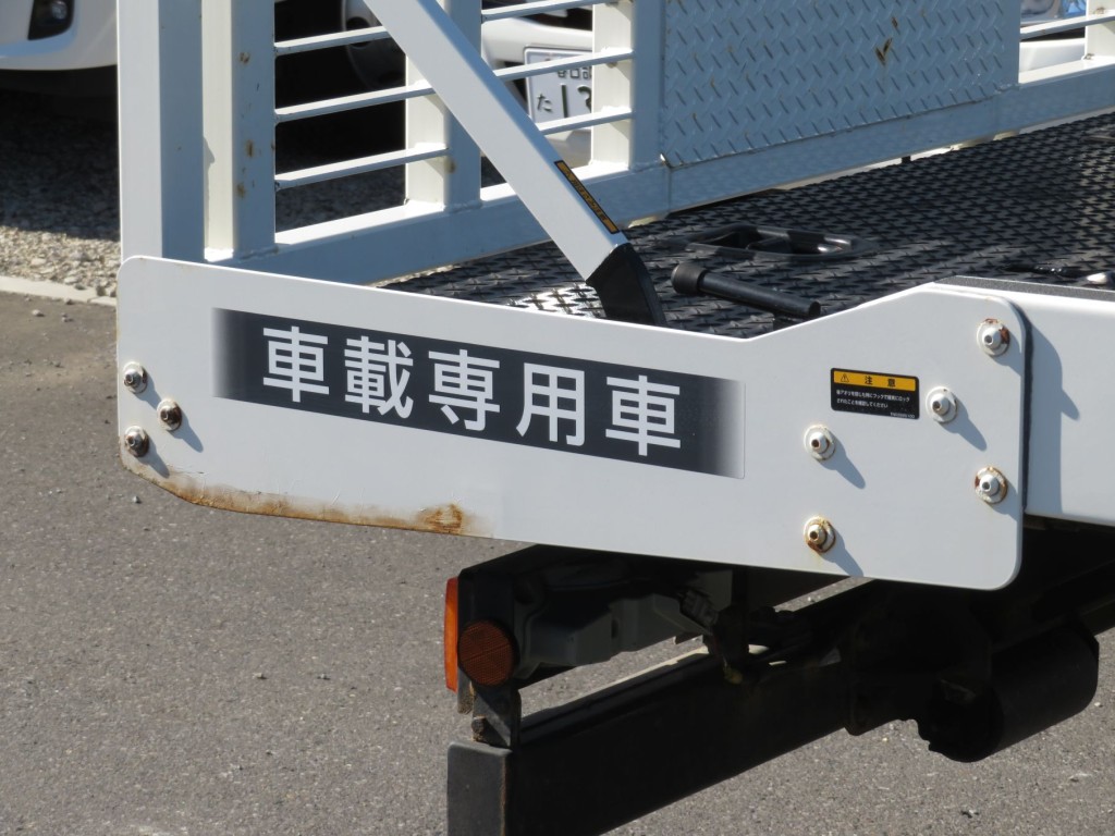 運転席側サイドレール後方にサビがあります。|日野 デュトロ 2RG-XZU722M(2WD)の写真37